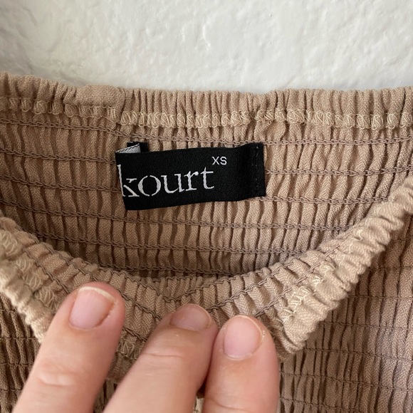 Super Cute Tan XS Kourt Dress with pockets. Stretchy top & Flowy Sleeves - Picture 3 of 5